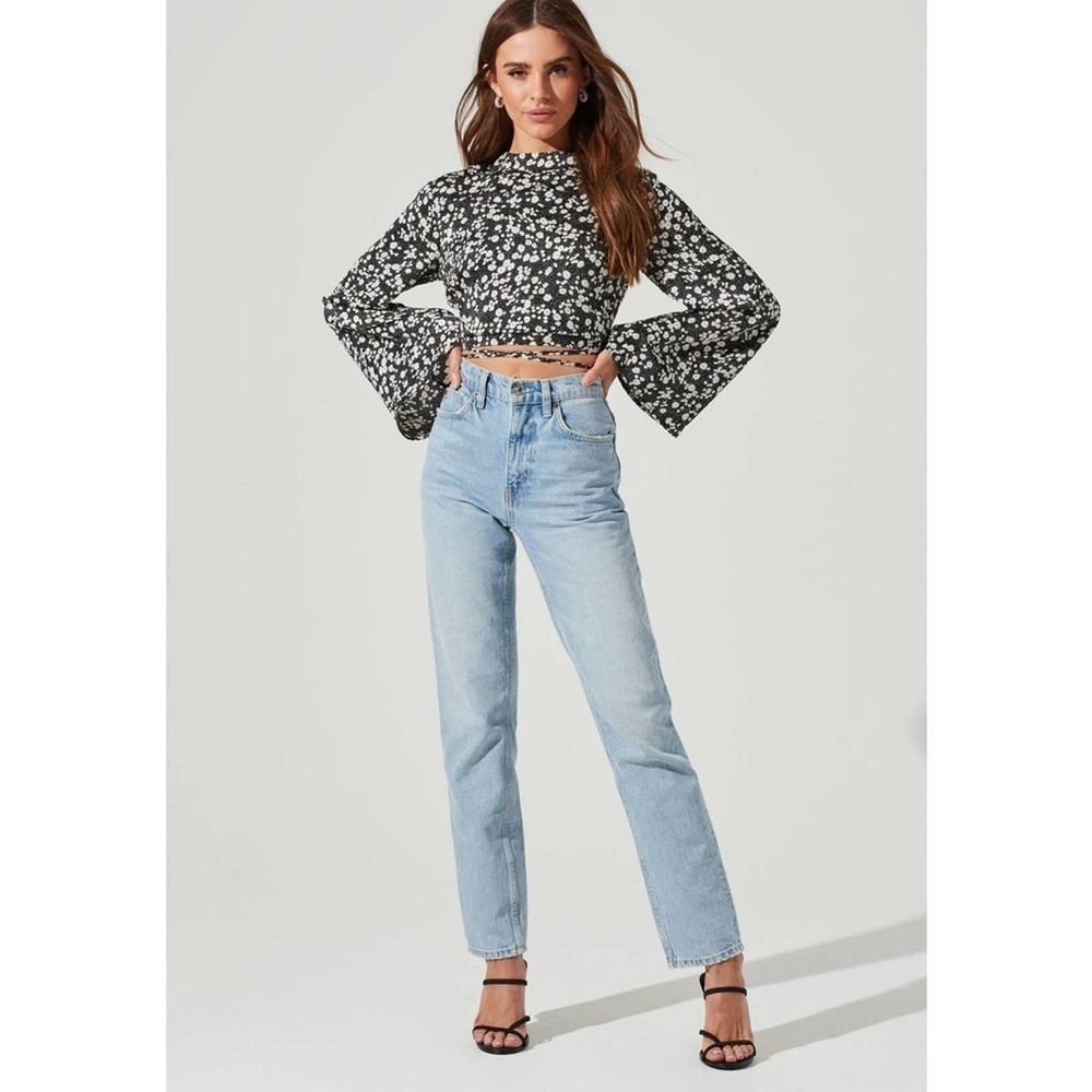 NWT ASTR The Label Long Sleeve Back Cutout Tie Waist Top Shirt Medium